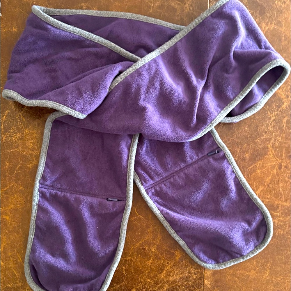 Women purple scarf with zipper pockets